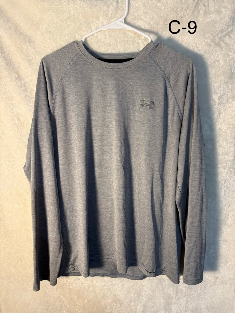 Under Armour Men's Long Sleeve Heather Gray Performance Top